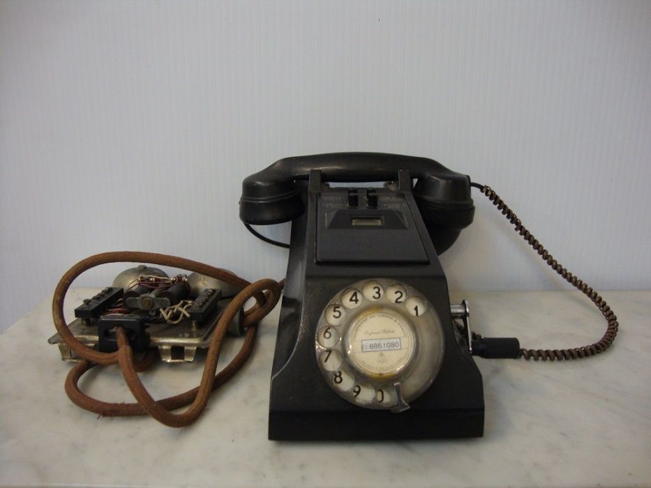 3 Telefones antigos em baquelite