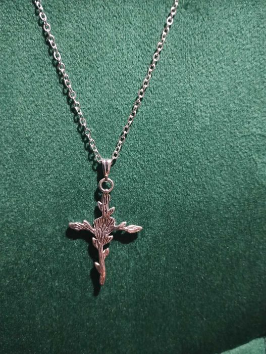 Łańcuszek z zawieszką srebrny krzyż krzyżyk róża komunia prezent