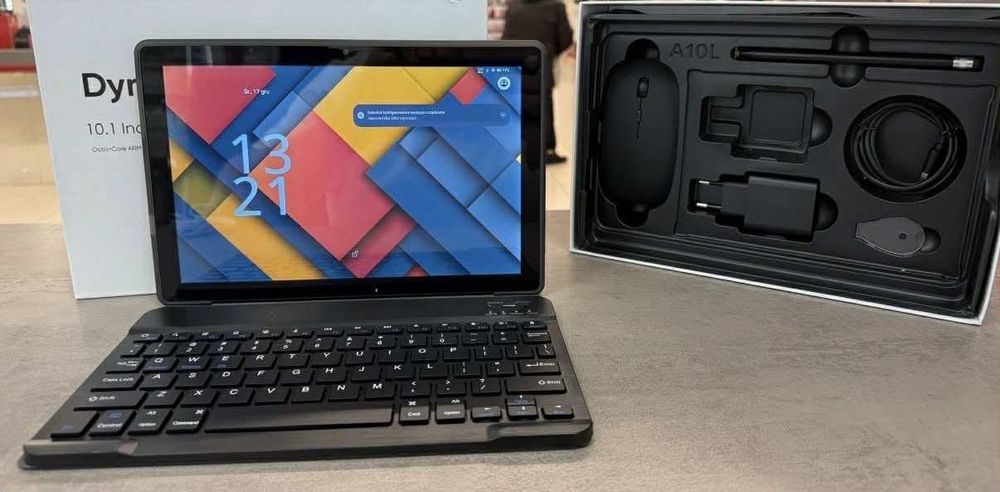 Tablet 10.1 android 15 klawiatura mysz słuchawki etui ładowarka kabel