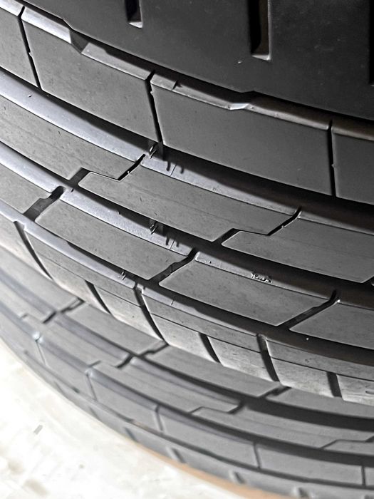 Pneus Hankook iON Evo (Tesla) - 235/40/19 - Como NOVOS