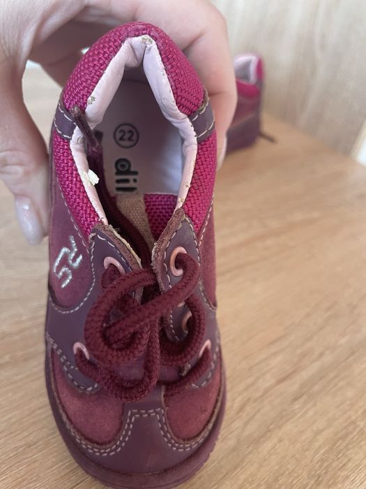 Взуття для дівчинки