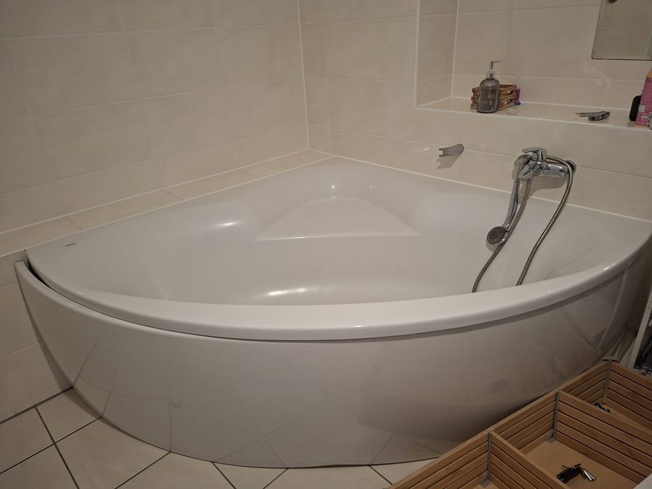 Dużą wanna narożna KOŁO