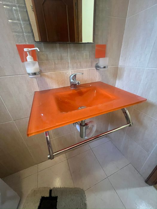 Lavatório com torneira