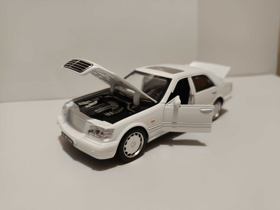MODEL SAMOCHODU - MERCEDES W140 - SKALA 1:32 - biały połysk