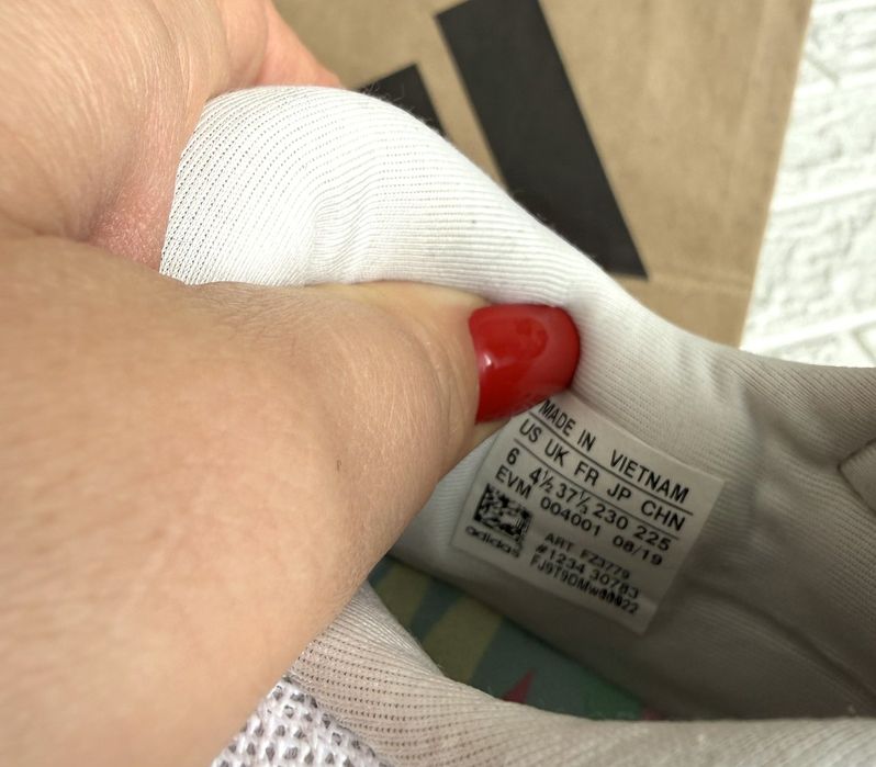 Кроссовки Adidas Ozweego. Размер 37,5.( маломерят)