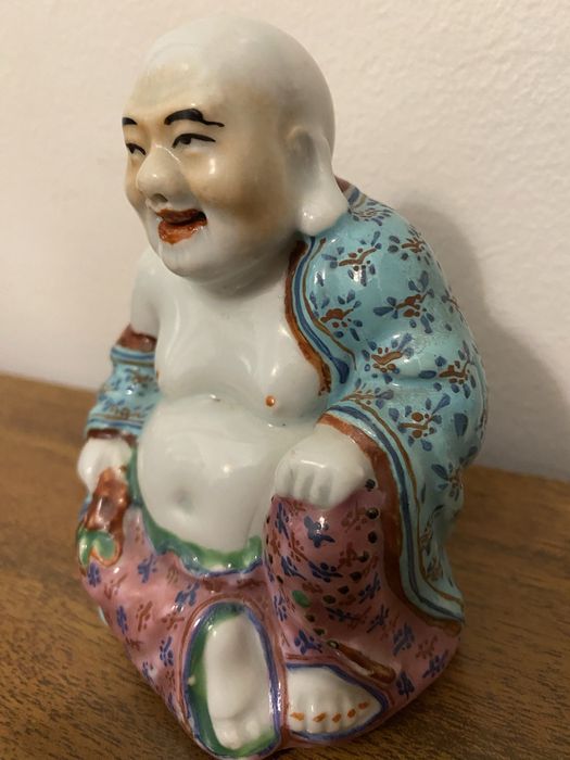 Estatueta de Buda Feliz em Porcelana – Peça decorativa oriental