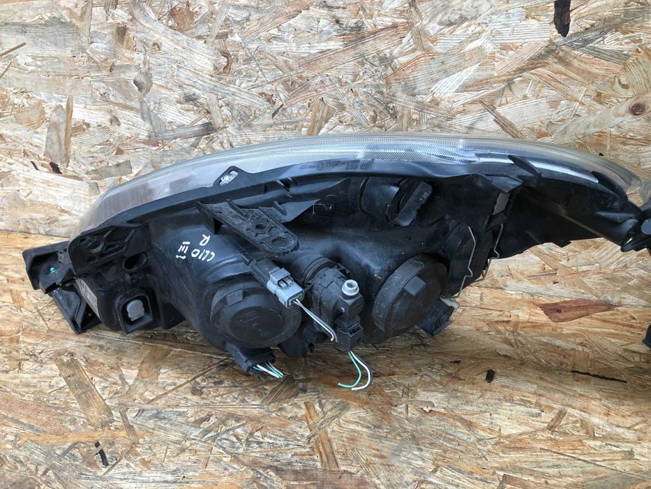 Lampa/reflektor przedni renault clio 3