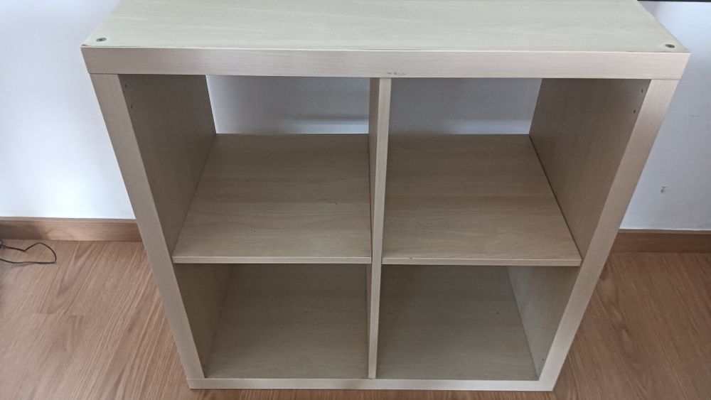 Estante castanha IKEA