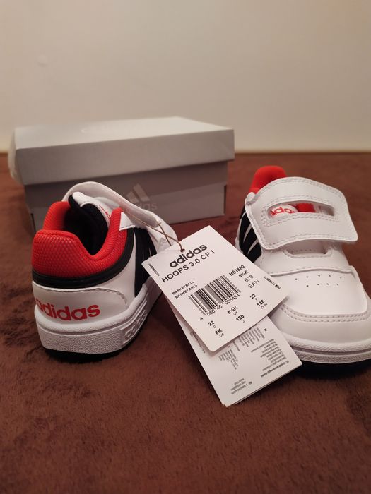 Vendo sapatilhas adidas de criança n.22