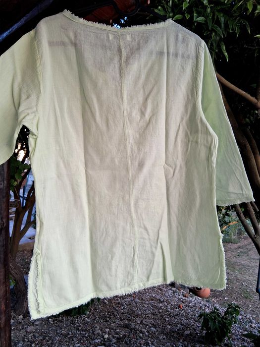 Calças largas e blusa