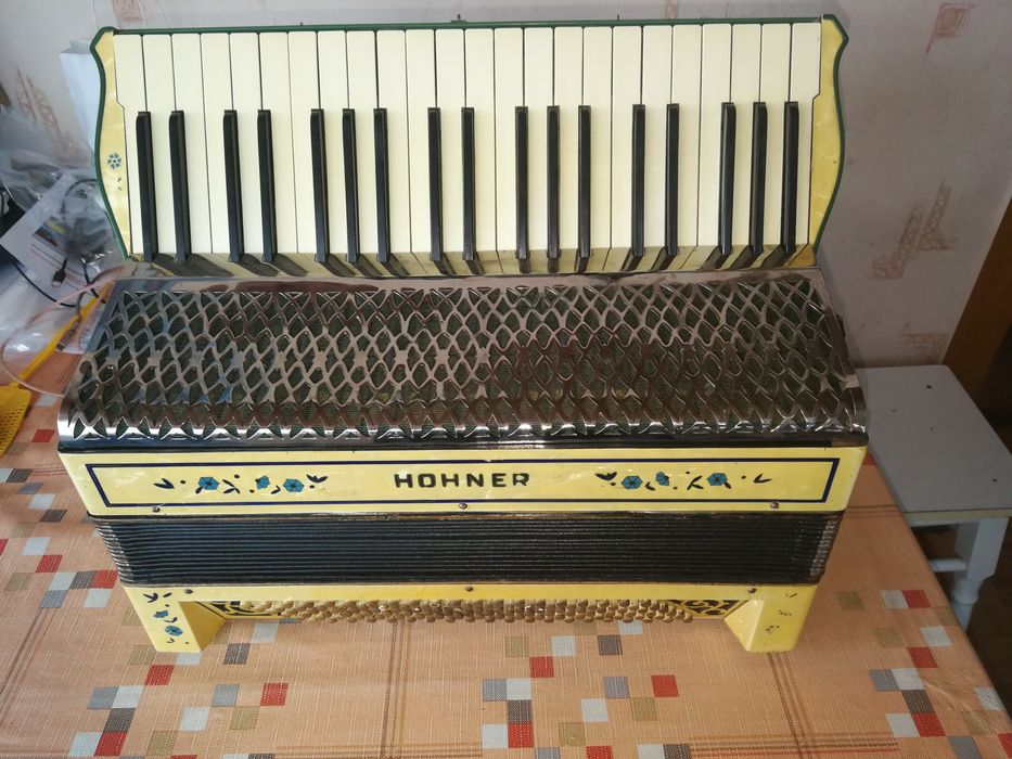 Akordeon Hohner tango IV, 120 basów 4 chóry