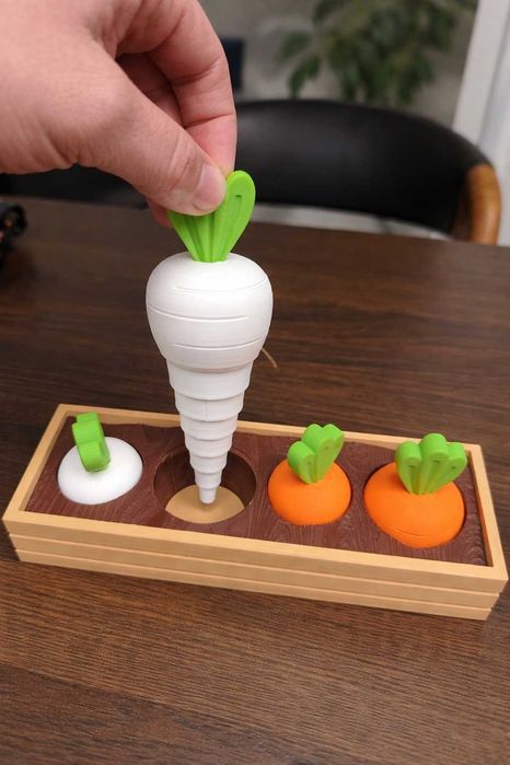 Marchewki i pietruszki sensoryczne – druk 3D (styl Montessori)