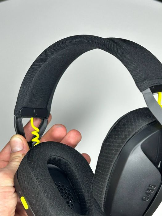 Logitech g 435.