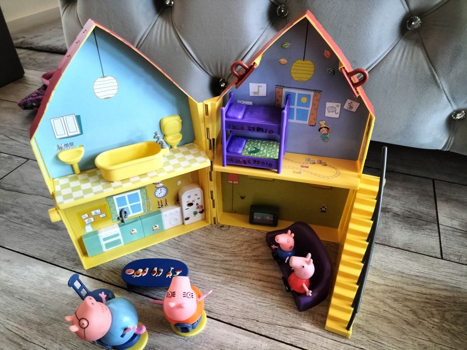 Domek świnki peppy z autkiem