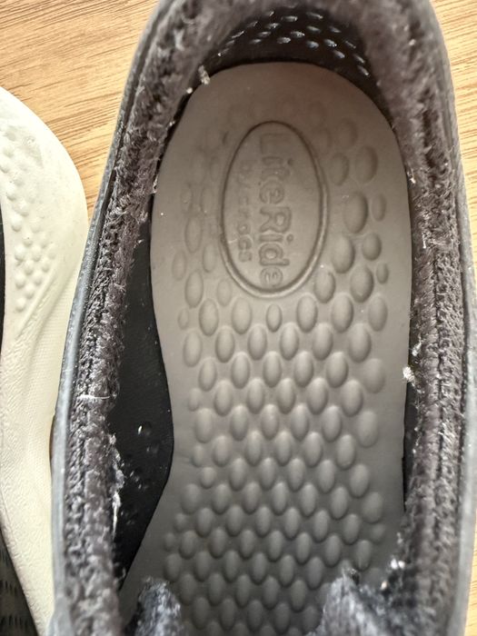 Sneakersy czarne z białą podeszwą Crocs LiteRide rozmiar J1 EUR 32-33