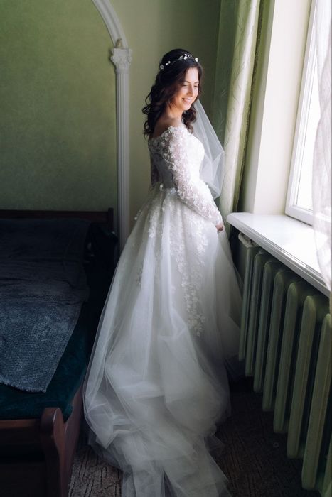 Продам весільну сукню