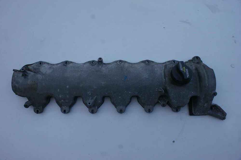 Mercedes W221 W216 6.0 V12 A275 Pokrywa Zaworów