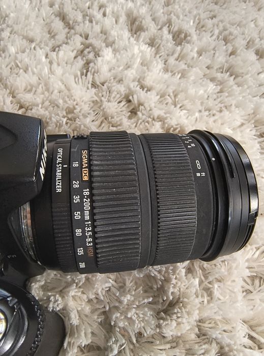 Nikon D90 z obiektywem 18-200 Zestaw z etui