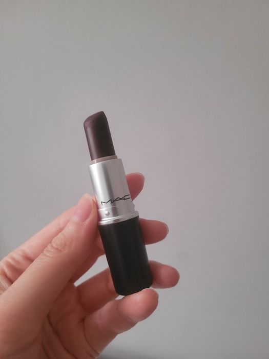 Mac Cosmetics Modern Temptress Powerhouse szminka pomadka goth gothic