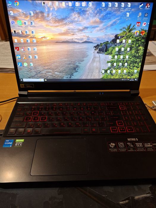 Продам Ноутбук з коробкою та доккментами стпн ідеальний