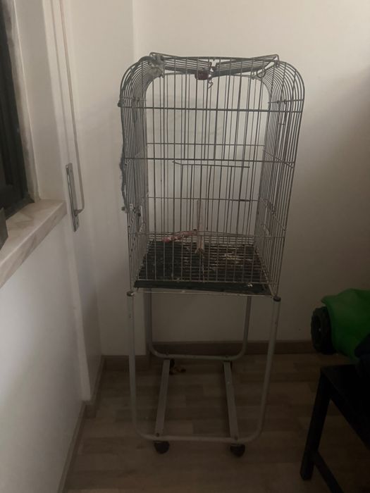 Gaiola com suporte com rodas