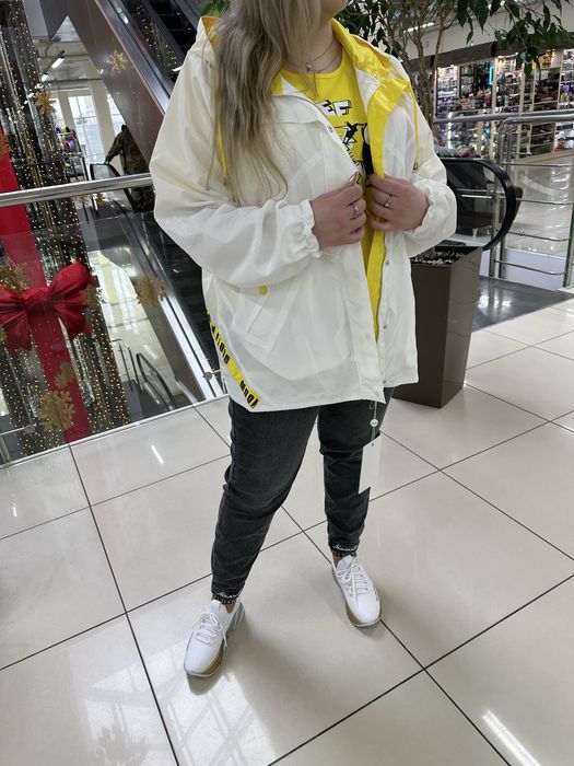 жіноча біла вітровка Турція ay-sel