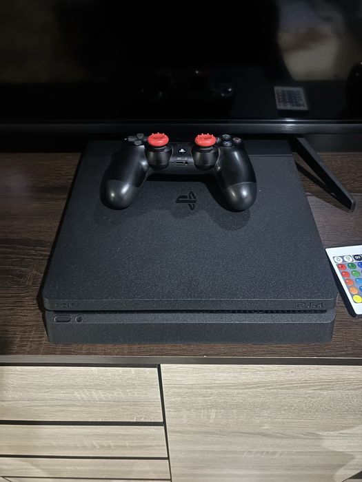 Sprzedam PS4 plus gry