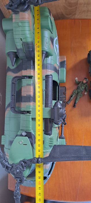 Conjunto de brinquedos, helicóptero militar, jipe e soldado