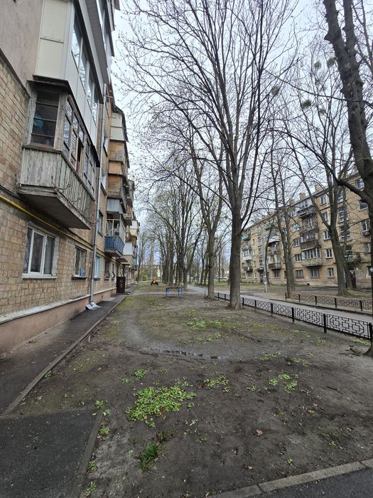 Продаж гостинка 18,6м2 свіжий ремонт! В 5хв метро Академмістечко!