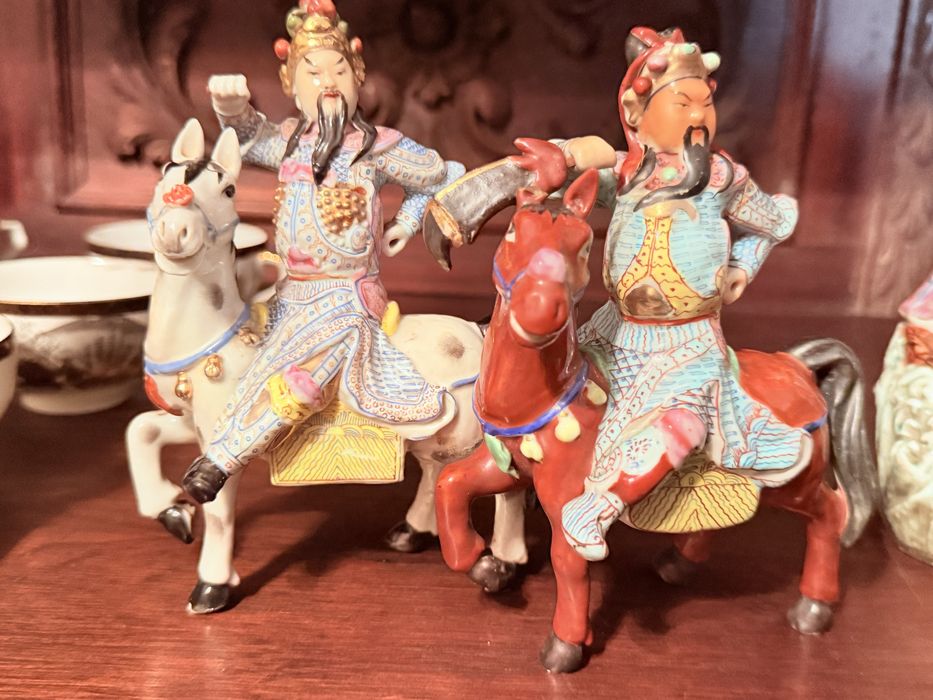 Um chines estatua a outra esta partida