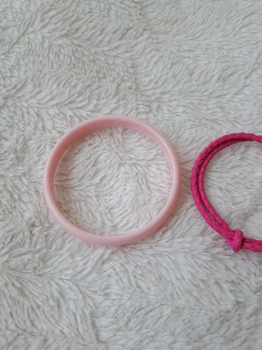 Różowe bransoletki