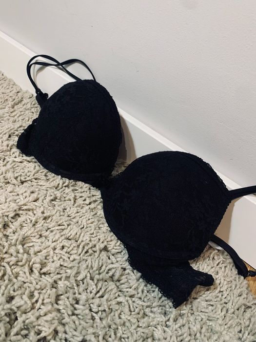 Piękny czarny biustonosz 75 A push up