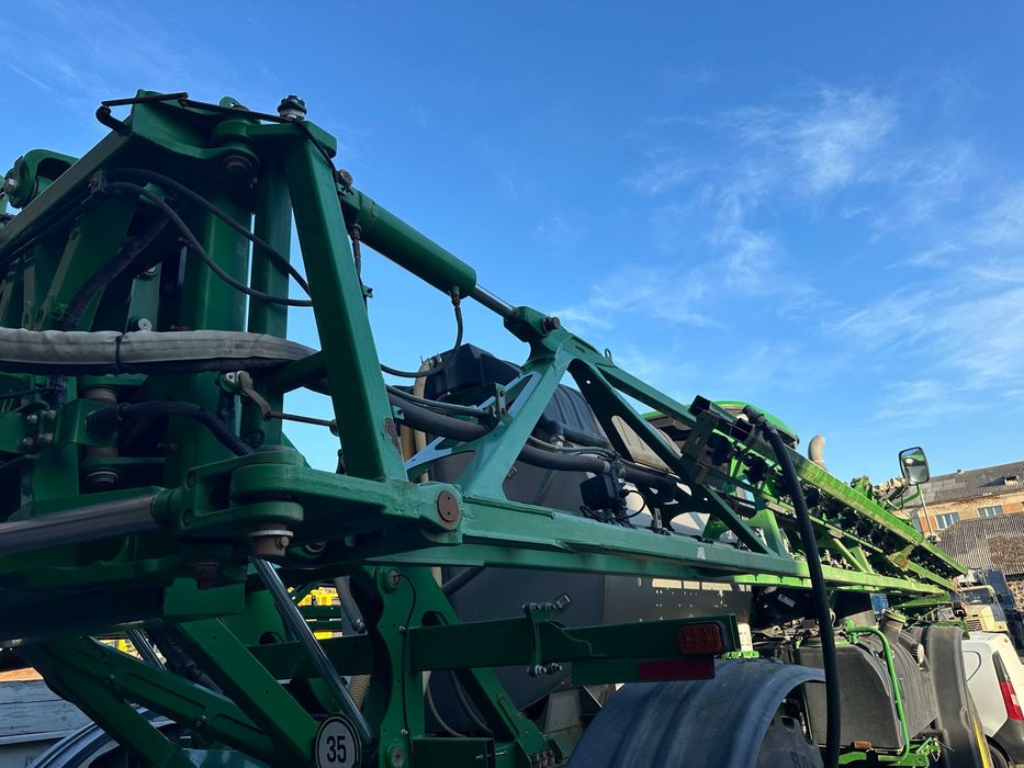 Самохідний оприскувач John Deere R4045