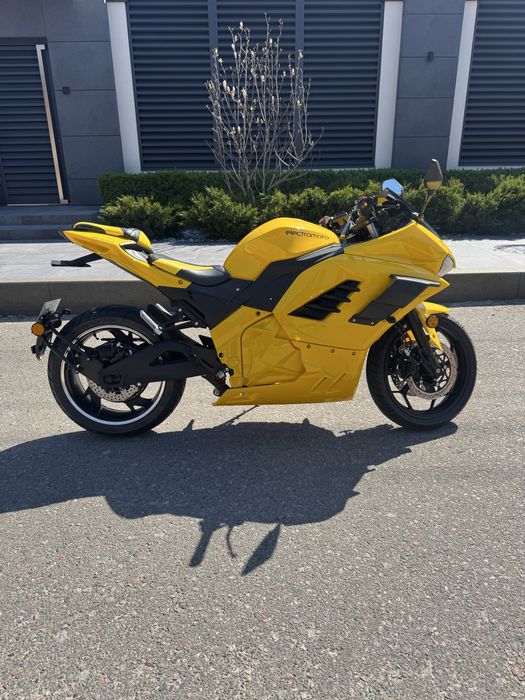 Новий Electromoto EM Panigale Plus 2025