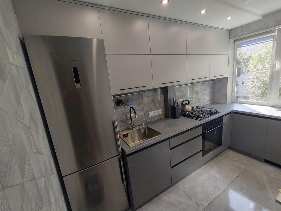 Стіл.стол.ніжкі .ножки .подстолье.столешница .меблі