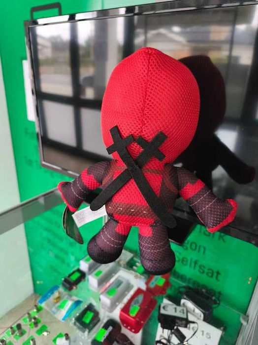 Peluche Marvel Deadpool Braços Abertos 30cm
