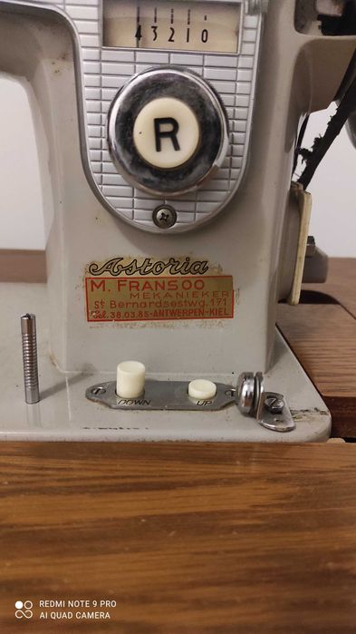 швейна машинка разм з тумбою