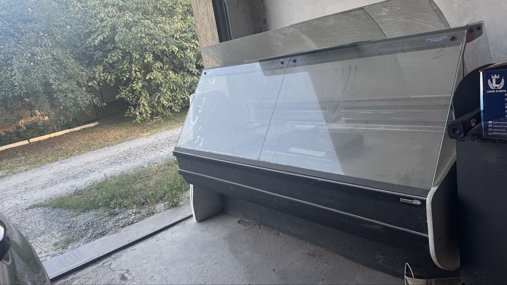 Холодильна вітрина 2м