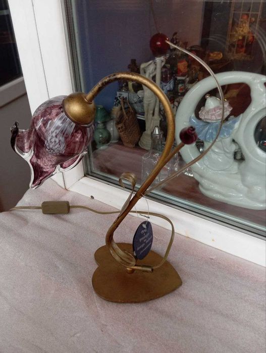 Настільна лампа в стилі квітки