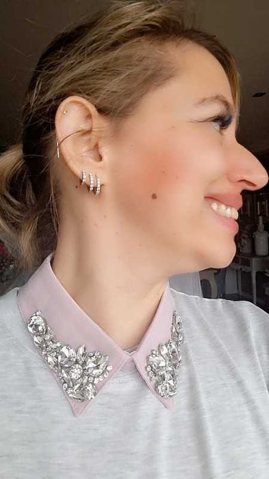 Gola rosa com brilhantes