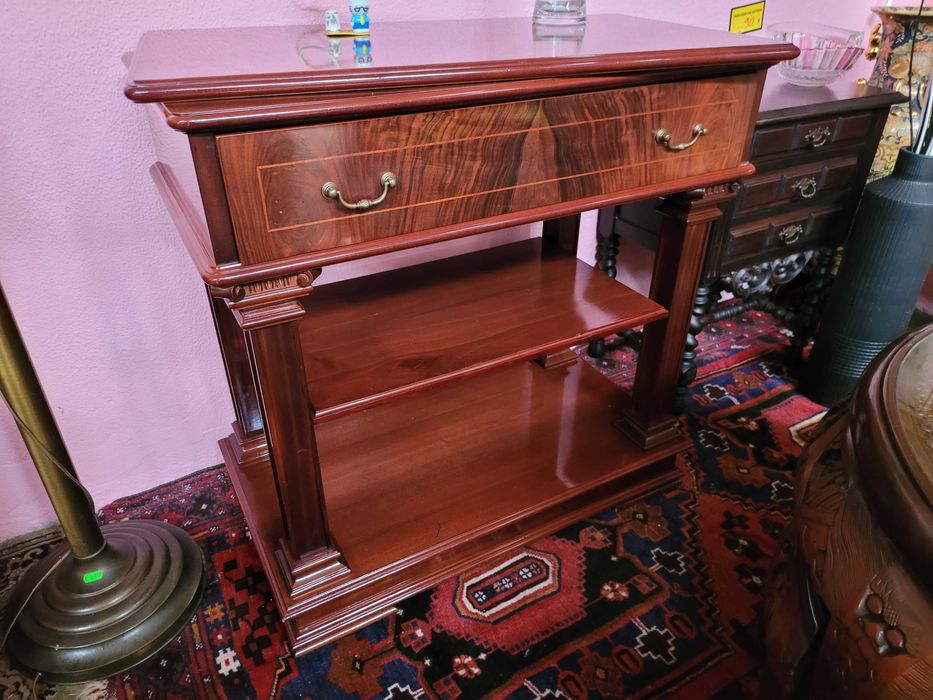 Móvel de apoio com tampo rotativo e prateleira deslizante - Mui