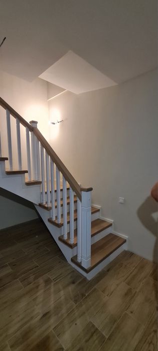 Лестницы в дом от производителя. Деревянные ступеньки