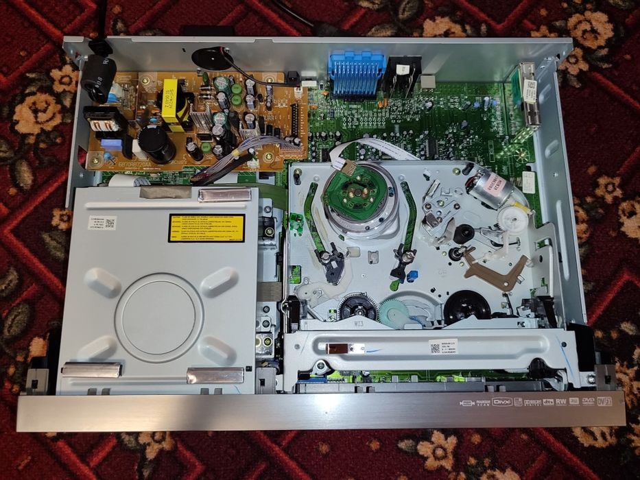 Відеомагнітофон LG DVR677X