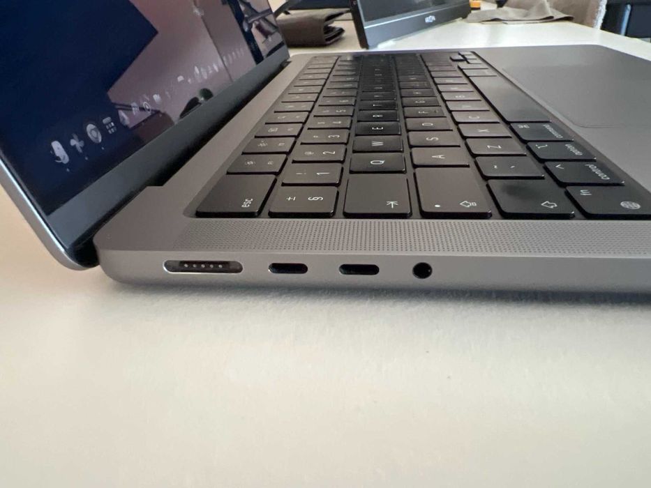 MacBook Pro M2 16GB 1TB