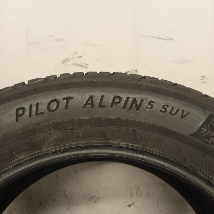 225/60R18 Michelin pilot Alpin 5 SUV