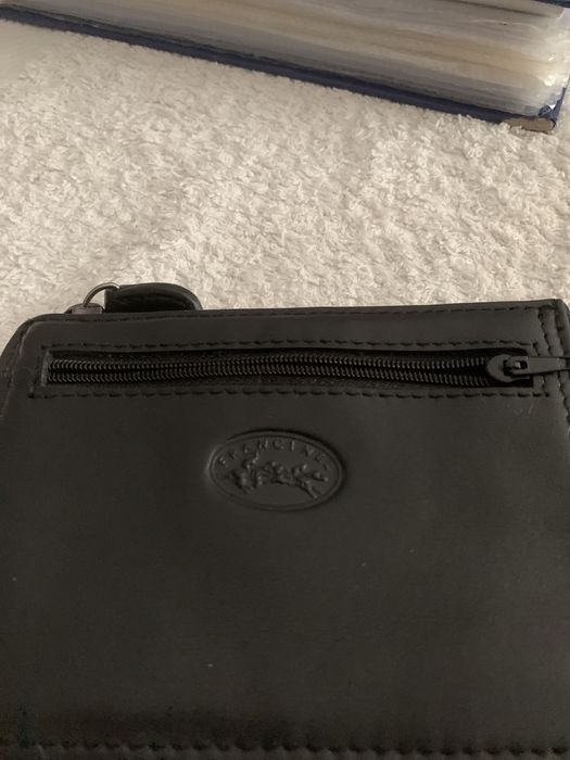 Carteira preta em pele nova