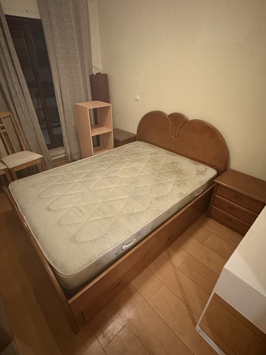 Cama + estrado com arrumação