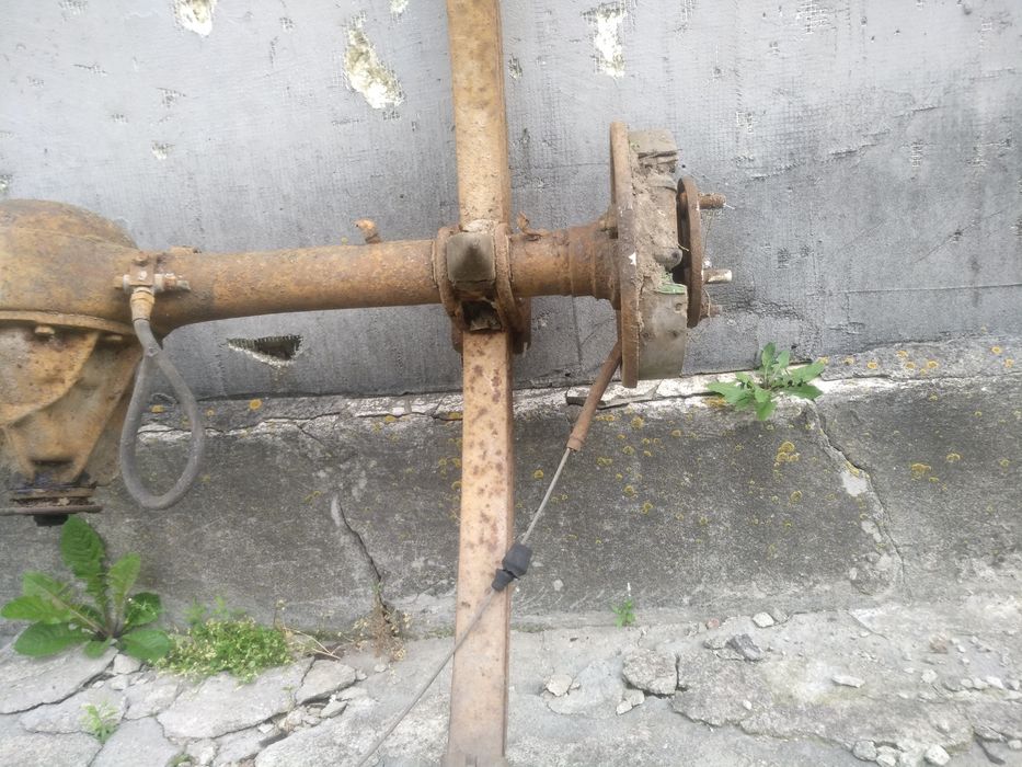 Задний мост з машини из ступицами