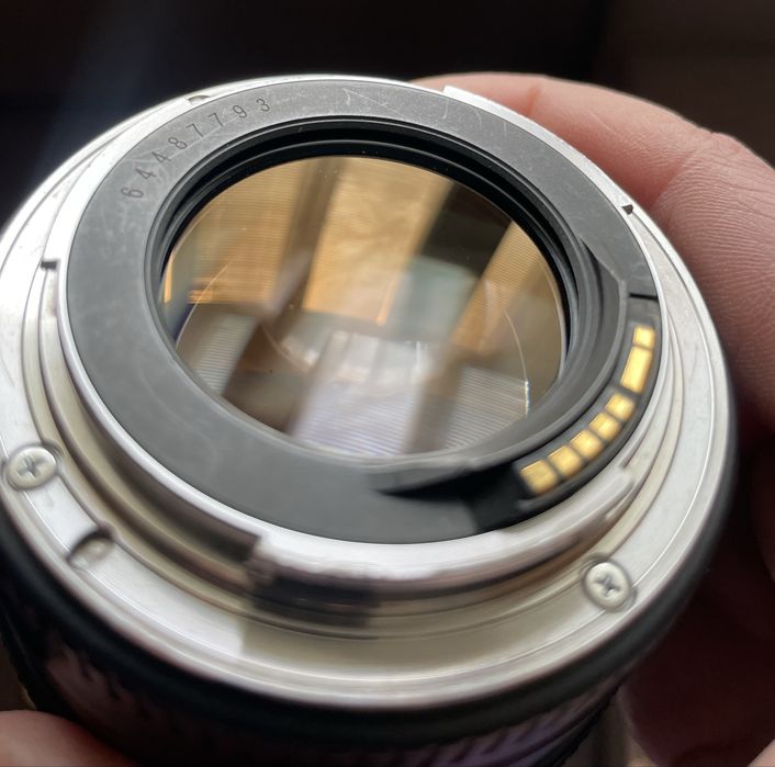 Обʼєктив Canon EF 85 mm f/1,8 USM