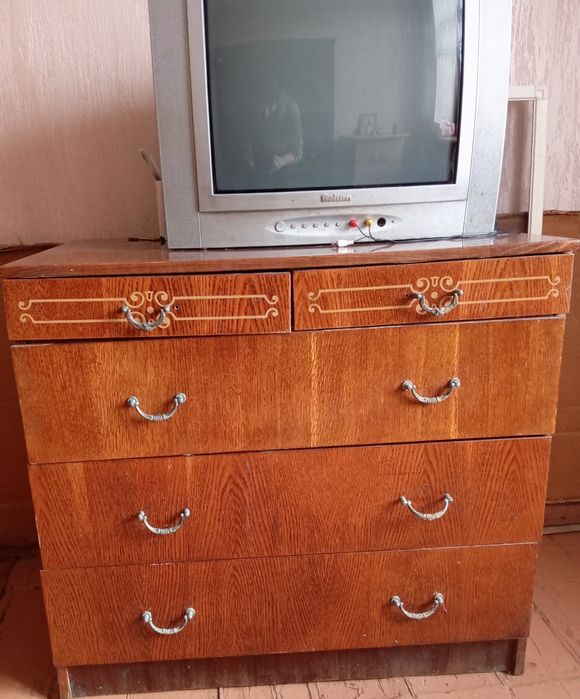 Комод  на три ящика